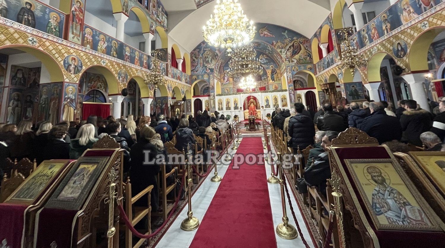 Καλά Χριστούγεννα από τον Ι.Ν. του Ευαγγελιστή Λουκά στη Λαμία (ΦΩΤΟ)