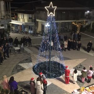 Φωταγώγηση του Χριστουγεννιάτικου Δέντρου στον Έξαρχο Δήμου Λοκρών