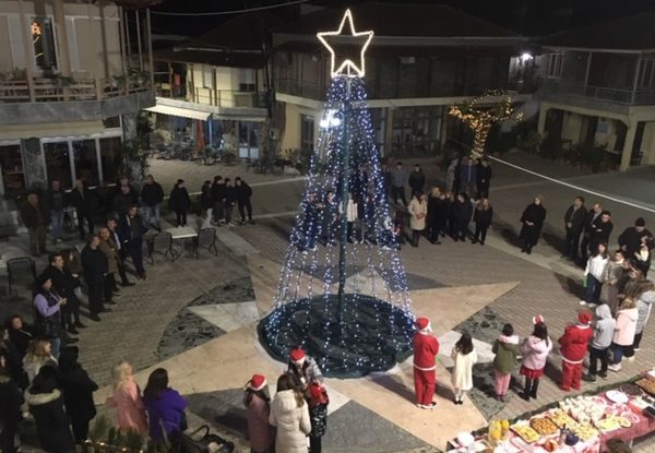 Φωταγώγηση του Χριστουγεννιάτικου Δέντρου στον Έξαρχο Δήμου Λοκρών