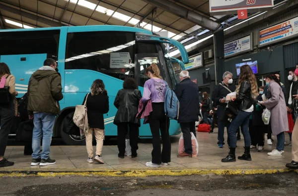 Κορυφώνεται ενόψει Χριστουγέννων η έξοδος των εκδρομέων – Γέμισαν με κόσμο τα ΚΤΕΛ, αυξημένη η κίνηση στις εθνικές οδούς