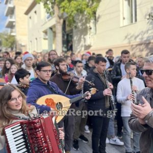 Χόρεψε και τραγούδησε όλο το κέντρο με το Μουσικό Σχολείο Λαμίας (ΒΙΝΤΕΟ-ΦΩΤΟ)