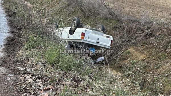 Φθιώτιδα: Αγροτικό βρέθηκε ανάποδα μέσα σε χαντάκι (ΦΩΤΟ)