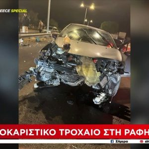 Τροχαίο στη Ραφήνα - Τα αυτοκίνητα έγιναν σμπαράλια