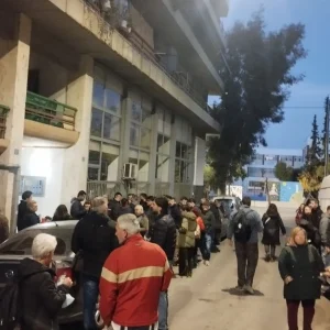 Διαμαρτυρία στα Σεπόλια για έξωση σε οικογένεια με παιδί ΑμεΑ – «Το σπίτι του Σπύρου είναι σπίτι όλων μας»