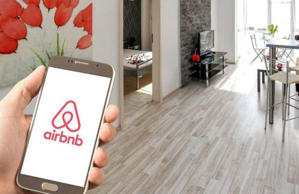 Βραχυχρόνια μίσθωση- Airbnb: Αυτοί είναι οι νέοι όροι λειτουργίας -Τι ισχύει για ελέγχους και πρόστιμα