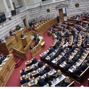 Βουλή: Πυρά της αντιπολίτευσης για την oικονομική πολιτική στην συζήτηση για τον προϋπολογισμό