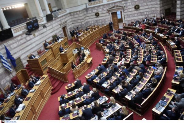 Συνεχίζεται για δεύτερη ημέρα η συζήτηση για τον προϋπολογισμό 2025