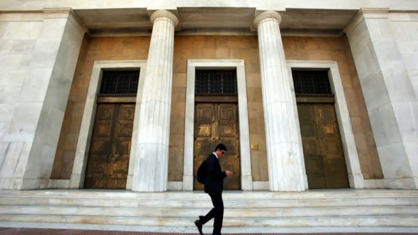 ΤτΕ: Μηδενισμό της ανάπτυξης θα φέρουν αμερικάνικοι δασμοί 10% στην ΕΕ