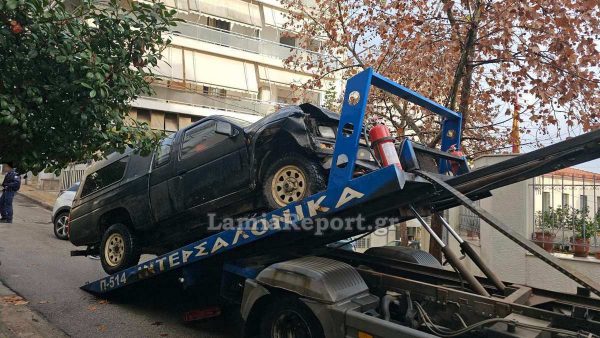 Λαμία: Τροχαίο με mini bus σε διασταύρωση - Δύο γυναίκες στα Επείγοντα του νοσοκομείου (ΦΩΤΟ)