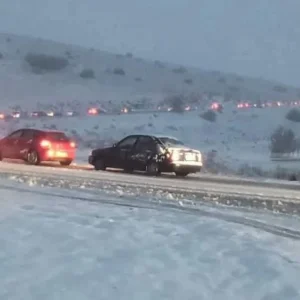 Αράχωβα: Μεγάλο πρόβλημα να έρχεται ο κόσμος χωρίς αλυσίδες, λέει ο δήμαρχος