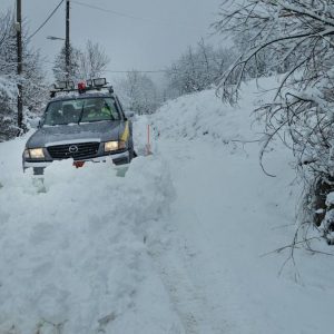 Στα λευκά ντύθηκαν τα ορεινά χωριά της Λαμίας και της Φθιώτιδας (ΒΙΝΤΕΟ-ΦΩΤΟ)