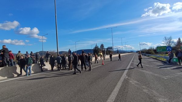 Κλειστή η εθνική οδός στο ύψος του Κάστρου