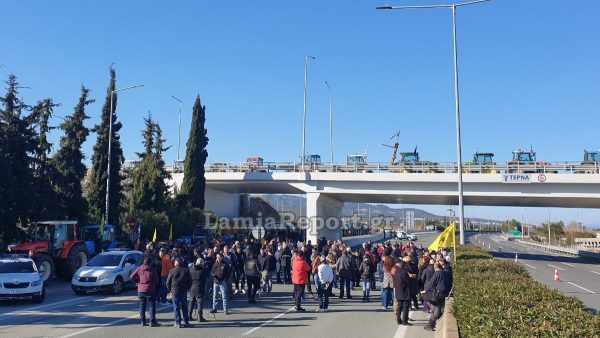 Ετοιμάζουν τα τρακτέρ τους οι αγρότες της Λοκρίδας