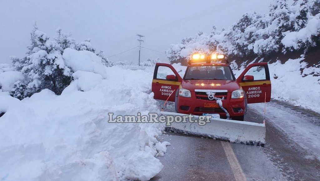 Χιονίζει και πάλι με όρεξη στη Φθιώτιδα