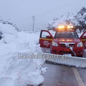 Χιονίζει και πάλι με όρεξη στη Φθιώτιδα