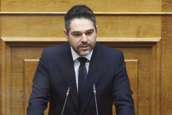 Παρέμβαση Σαρακιώτη στη Βουλή για τις αξιώσεις του Υπουργείου Οικονομικών επί εκτάσεων στη Λοκρίδα