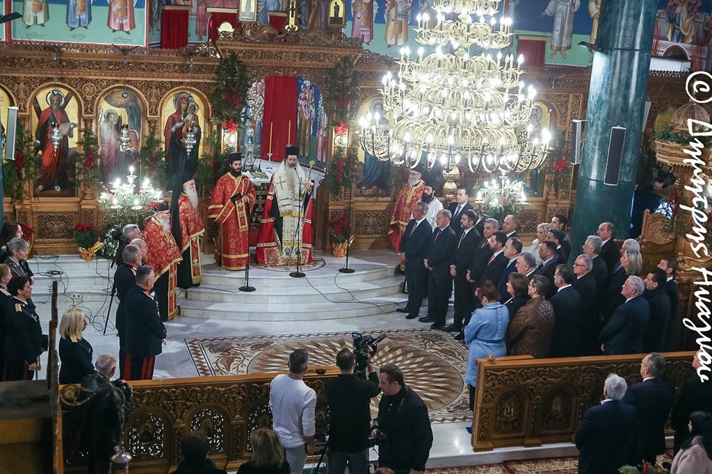 Η Πρωτοχρονιά στη Λαμία - Το μήνυμα και οι ευχές του Φθιώτιδος Συμεών (ΒΙΝΤΕΟ-ΦΩΤΟ)