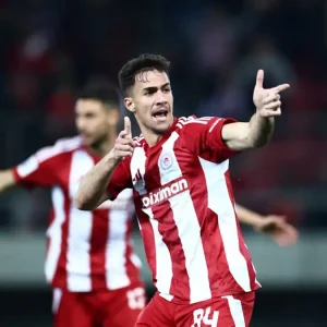 Ολυμπιακός – Άρης 2-1: Ο φοβερός Μπάμπης Κωστούλας έβαλε δυο γκολ και «λύτρωσε» τους Πειραιώτες