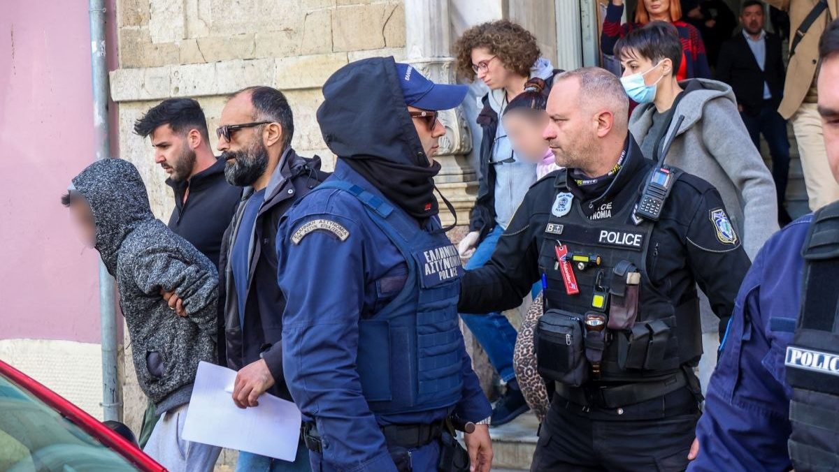 Πανελλήνια οργή για την κακοποίηση του 3χρονου αγοριού -Μάχη για να κρατηθεί στη ζωή, απαισιόδοξοι οι γιατροί