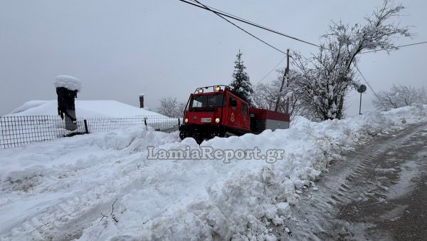 Φθιώτιδα: Επιχείρηση απεγκλωβισμού ηλικιωμένων στην ορεινή Μερκάδα (ΒΙΝΤΕΟ)