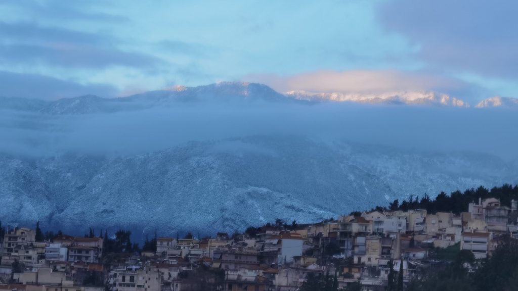 Γεμάτα χιόνια τα βουνά και πολύ κρύο σε όλη τη Φθιώτιδα