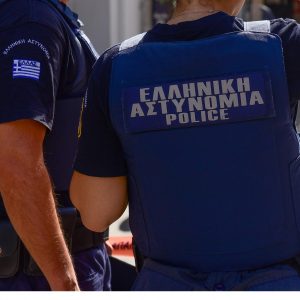 Αστυνομικός Βουλής: Ελεύθερη με όρους η σύζυγός του που της ασκήθηκε δίωξη για βιασμό ανηλίκου