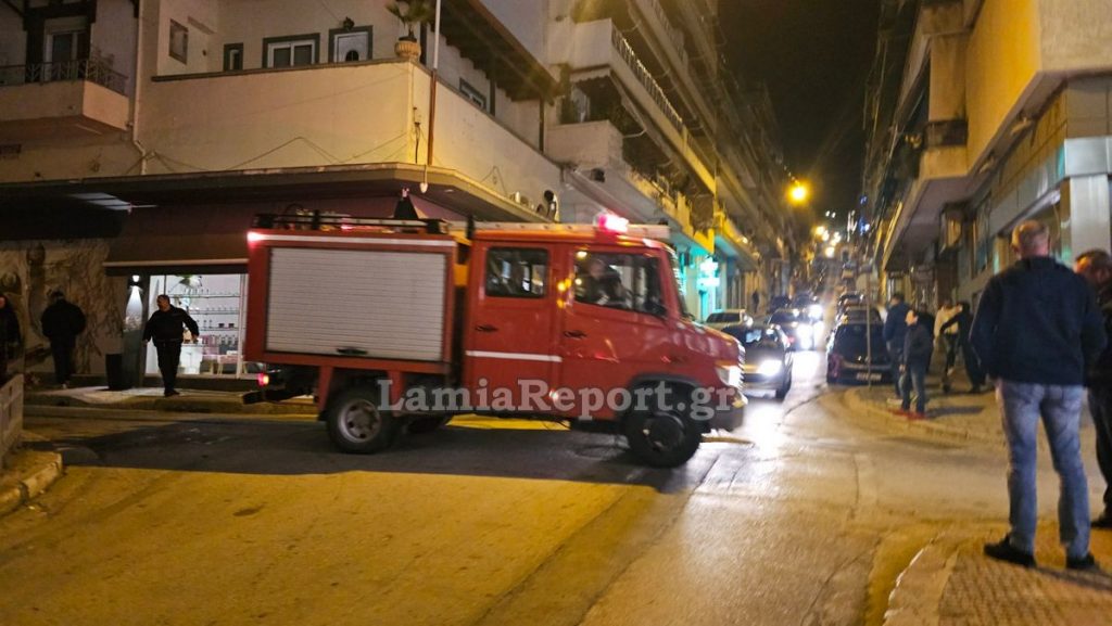 Λαμία: Αναστάτωση στο κέντρο της πόλης για πυρκαγιά σε διαμέρισμα - Υπήρχε μέσα οικογένεια