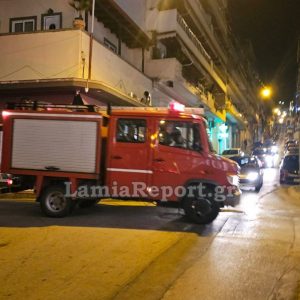 Λαμία: Αναστάτωση στο κέντρο της πόλης για πυρκαγιά σε διαμέρισμα - Υπήρχε μέσα οικογένεια