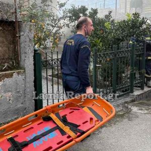 Λαμία: Συναγερμός για πυρκαγιά σε σπίτι - Απεγκλώβισαν νεαρό άτομο οι πυροσβέστες