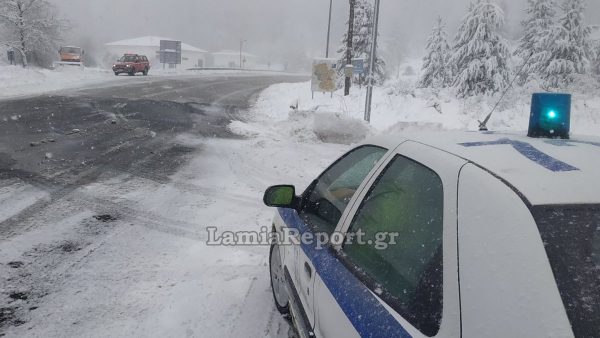 Πυκνές χιονοπτώσεις σε πολλές περιοχές της Φθιώτιδας