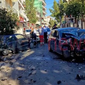 Κορωπί: Τροχαίο με δύο αυτοκίνητα να γίνονται σμπαράλια