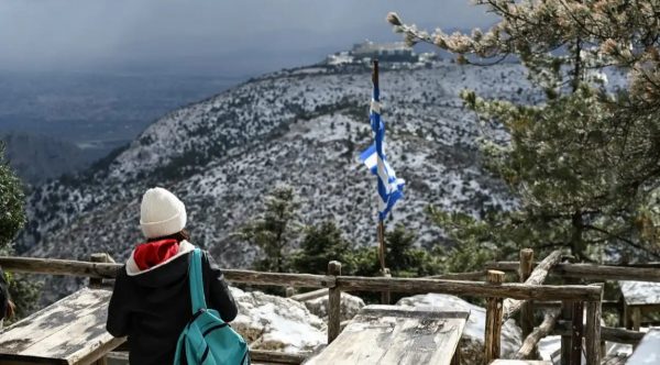 Πάρνηθα: Τραυματίστηκε 50χρονη σε πεζοπορία και μεταφέρθηκε με ασθενοφόρο στο ΚΑΤ