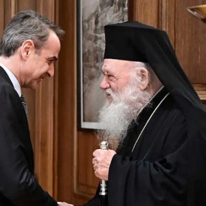 Μητσοτάκης – Ιερώνυμος: Συμφωνία να δοθούν εκκλησιαστικά ακίνητα για κοινωνική στέγαση