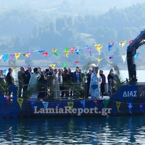 Με καλό καιρό και πλήθος κόσμου ο Αγιασμός των Υδάτων στον Άγιο Κωνσταντίνο Φθιώτιδας