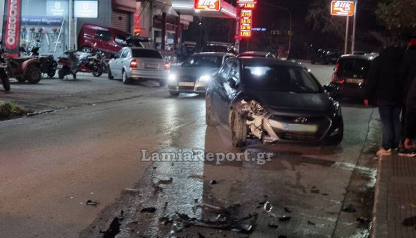 Λαμία: Αυτοκίνητο έπεσε πάνω σε σταθμευμένο στα Γαλανέικα