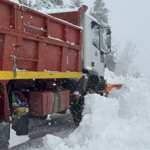 Πυκνές χιονοπτώσεις πρόσθεσαν φρέσκο χιόνι σε Φθιώτιδα και Στερεά (ΒΙΝΤΕΟ)