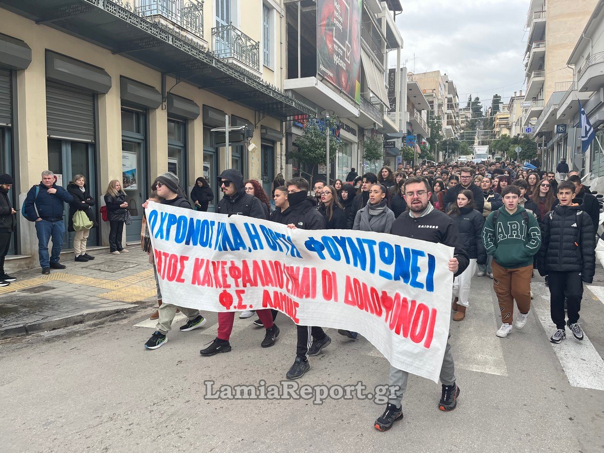 Στις συγκεντρώσεις για τα Τέμπη μαθητές, φοιτητές και εκπαιδευτικοί