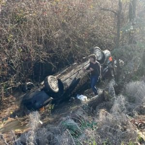 Αυτοκίνητο έπεσε σε αρδευτικό κανάλι - Νεκρός ο οδηγός (ΒΙΝΤΕΟ)