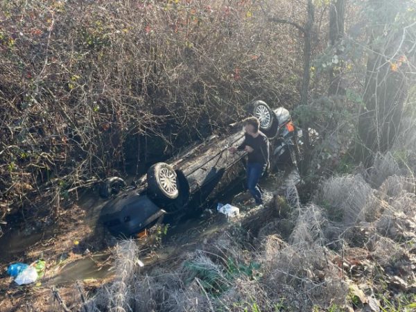 Αυτοκίνητο έπεσε σε αρδευτικό κανάλι - Νεκρός ο οδηγός (ΒΙΝΤΕΟ)