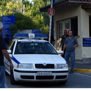 Τρόφιμος στο Δαφνί σκότωσε με γυαλί μια 44χρονη ασθενή - Το θύμα είχε εισαχθεί για νοσηλεία πριν από μια ημέρα