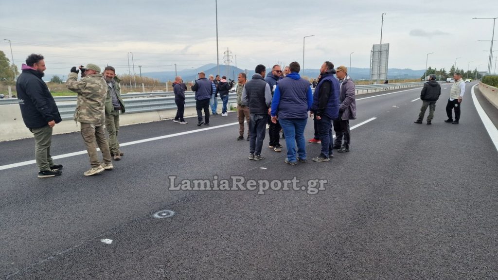 Φθιώτιδα: Έκλεισε για μία ώρα η εθνική από τους αγρότες στο ύψος της Αταλάντης