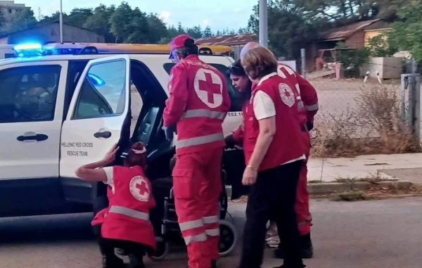 Γυναίκα γέννησε στο αυτοκίνητό της το οποίο είχε υποστεί βλάβη – Σωτήρια η επέμβαση εθελοντών του Ε.Σ.