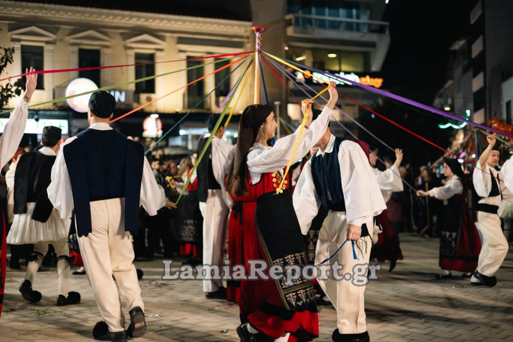 Τα παραδοσιακά γαϊτανάκια της Λαμίας βγήκαν βόλτα στην πόλη (ΒΙΝΤΕΟ-ΦΩΤΟ)