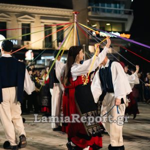 Τα παραδοσιακά γαϊτανάκια της Λαμίας βγήκαν βόλτα στην πόλη (ΒΙΝΤΕΟ-ΦΩΤΟ)