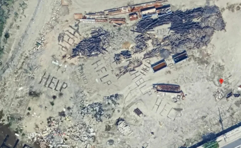 Εκκλήσεις για «βοήθεια» ορατές από το Google Earth ανησυχούν το διαδίκτυο