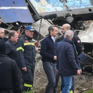 Οι δημοσκοπήσεις αλλιώς: Η φθορά, οι απώλειες και τα Τέμπη