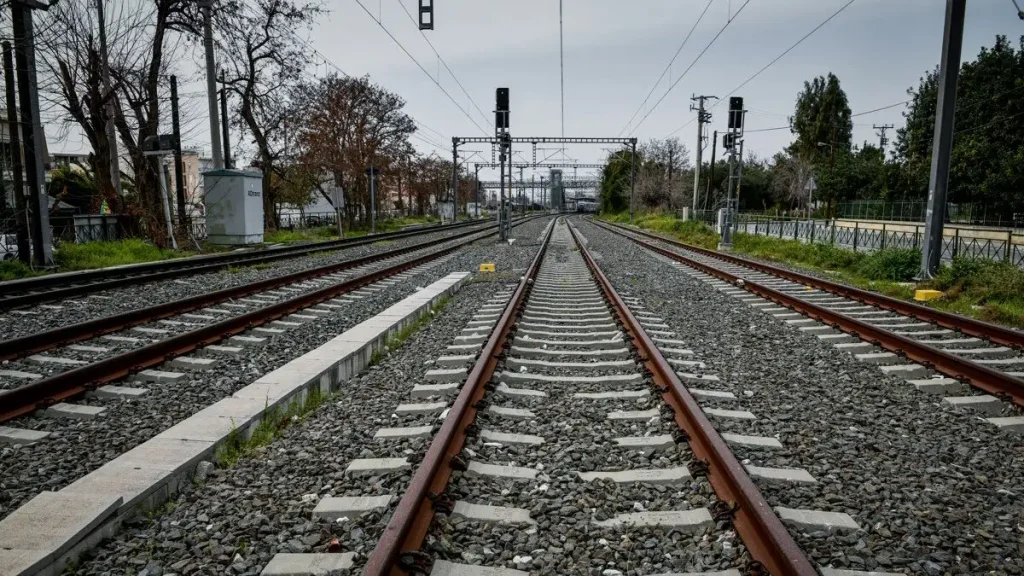 Εκτροχιάστηκε εμπορικό τρένο το βράδυ της Τρίτης στην Ειδομένη – Ξηλώθηκαν σιδηροδρομικές γραμμές