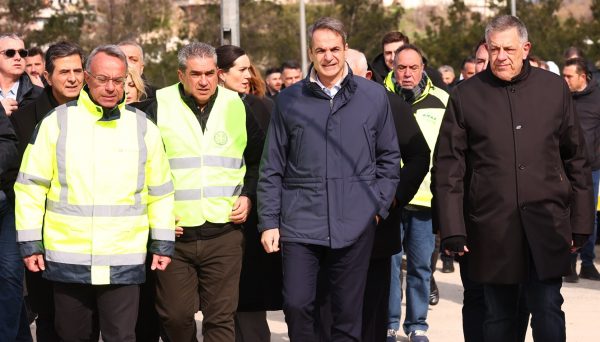 Στο εργοτάξιο του Flyover ο Μητσοτάκης: «Η κυβέρνηση συνεχίζει απερίσπαστη την υλοποίηση του κυβερνητικού της έργου»