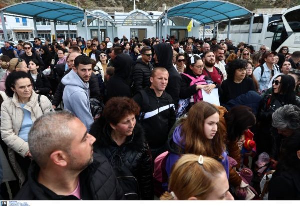 Σεισμοί στις Κυκλάδες: Γεμάτες καταφθάνουν οι πτήσεις από τη Σαντορίνη