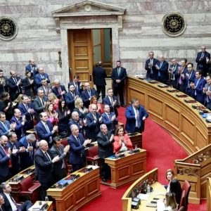 Τέμπη: «Πόλεμος» κυβέρνησης – αντιπολίτευσης για την προ ημερησίας διάταξης συζήτηση στη Βουλή